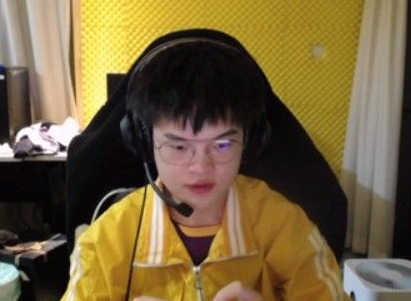 和平精英令儿直播在哪里看 最强令儿灵敏度设置